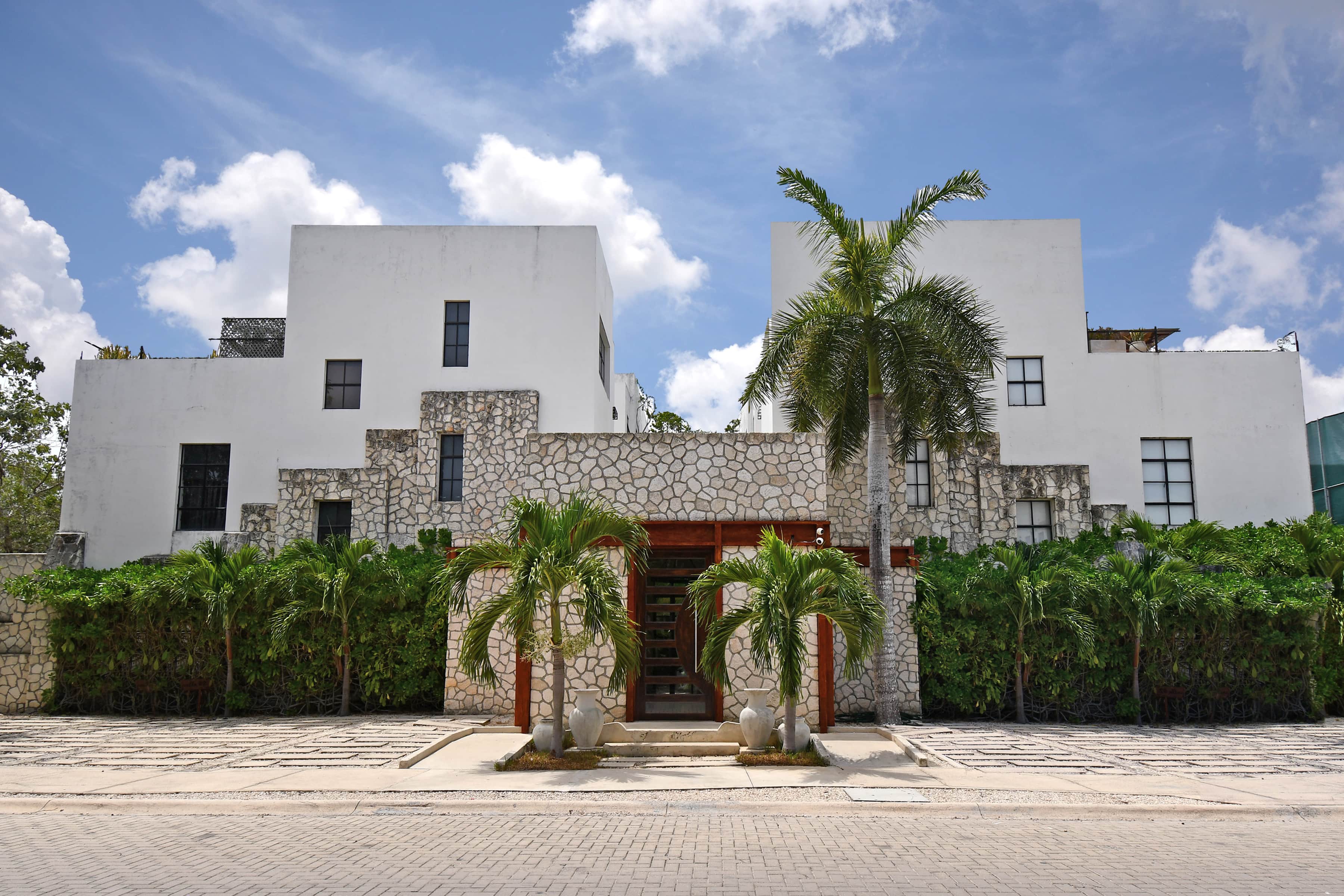Casa Piedra | 3-Bedroom Townhouse – One Lock-Off
