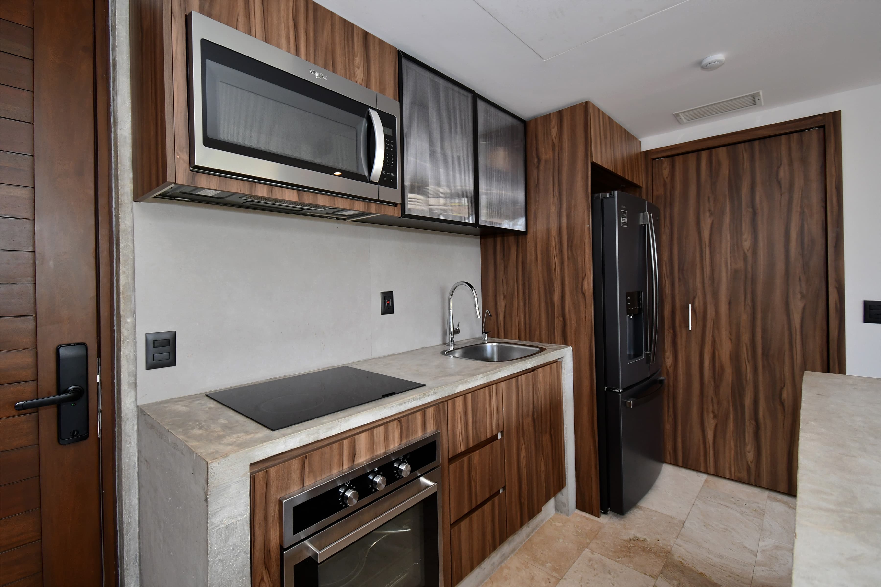 Exclusive Pent-house with Private Whirlpool Tub